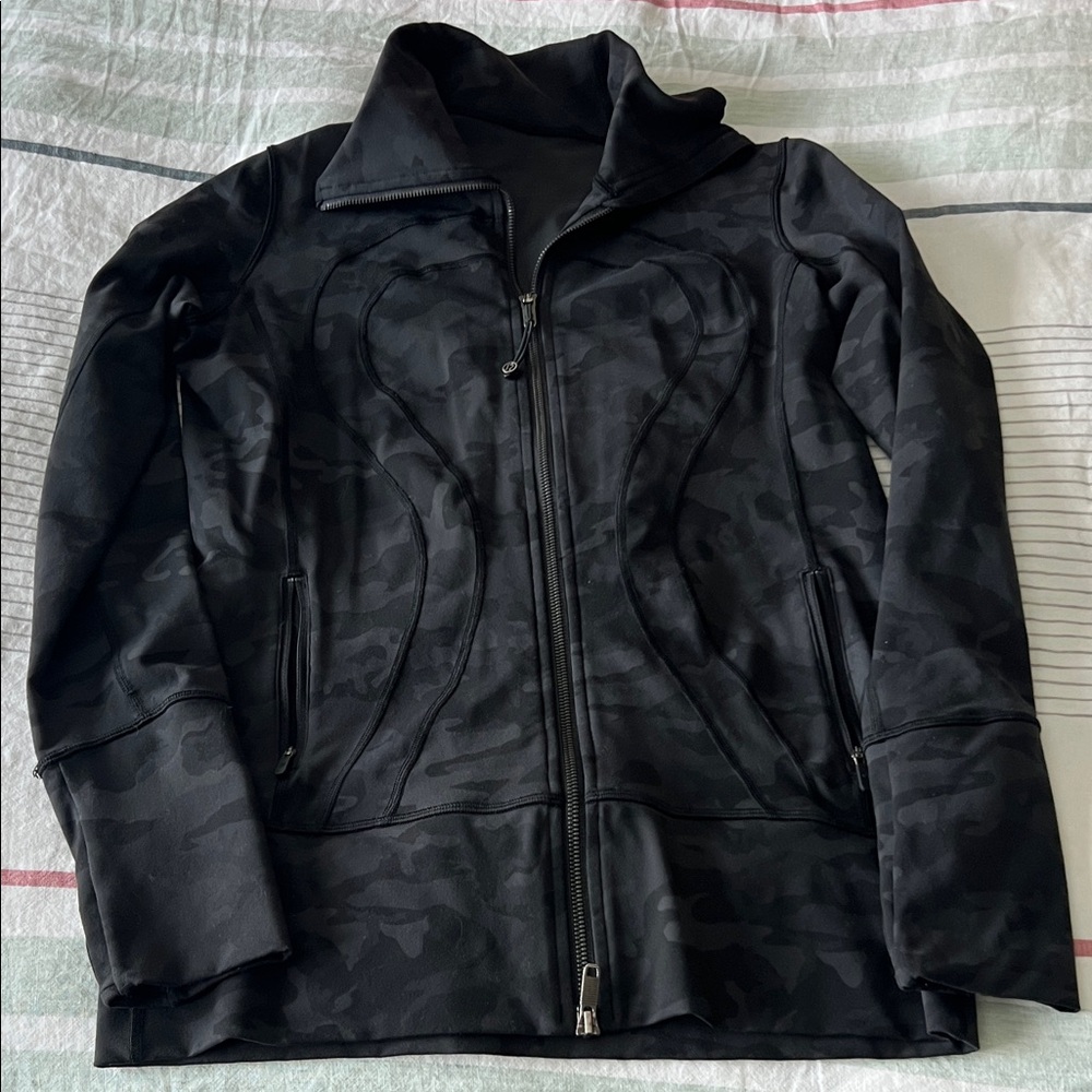 Lululemon Ladies Black/Gray Camouflage Zip-Up Jacket